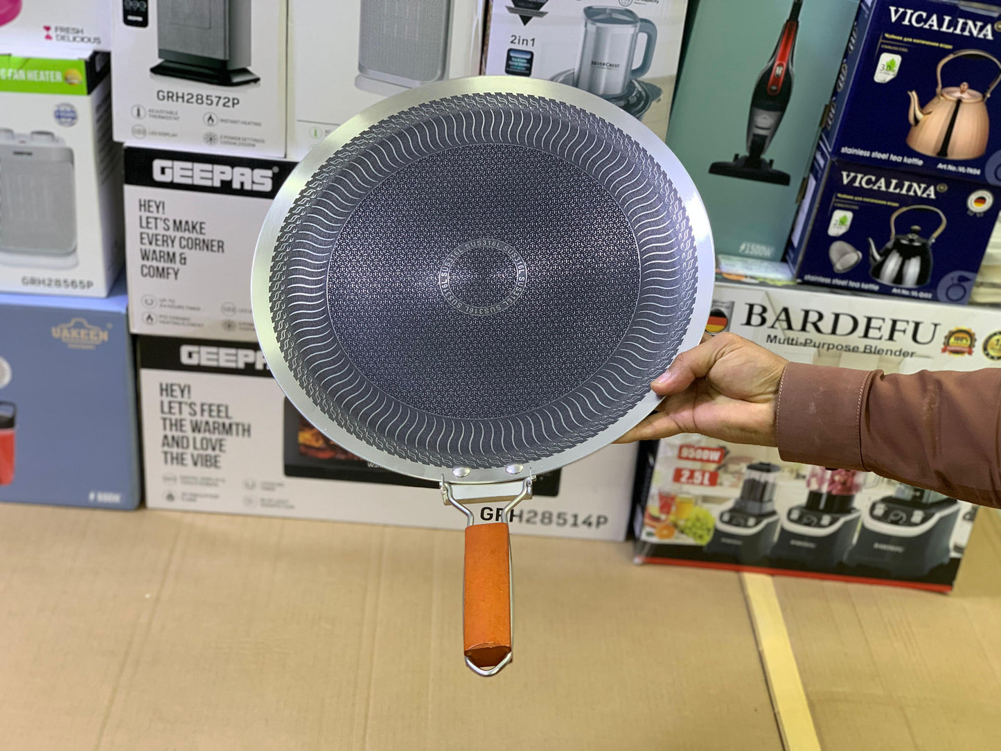 Laser Coating Tawa with Folding Wooden Handle