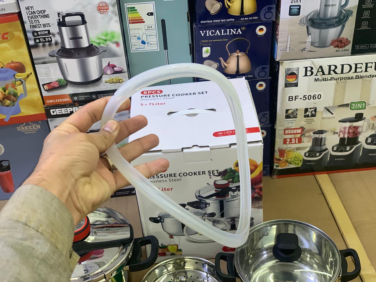 8 Pcs pressure cooker set 5L and 7L Stainless steel