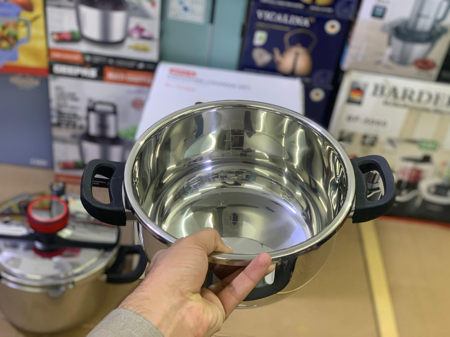 8 Pcs pressure cooker set 5L and 7L Stainless steel